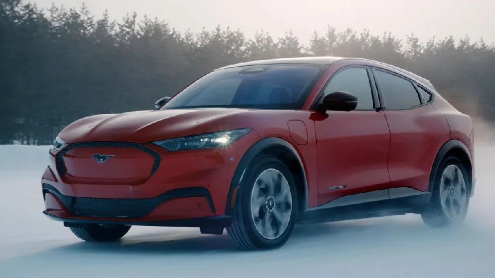 Взимку з електромобілем Ford Mustang Mach-E