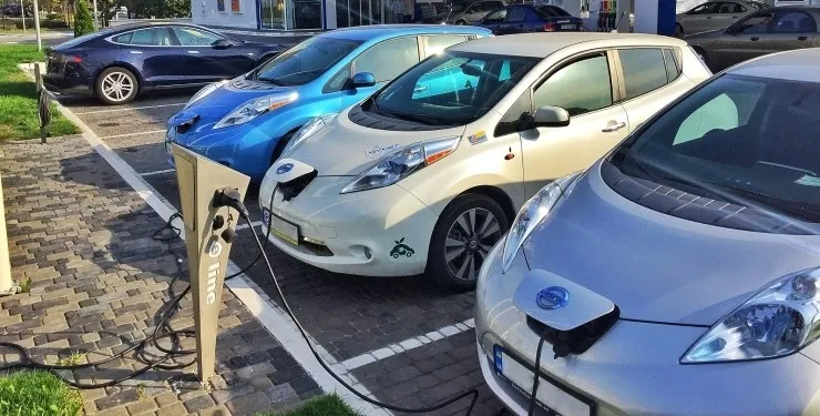 Переваги та недоліки електрокарів: повинен знати кожен