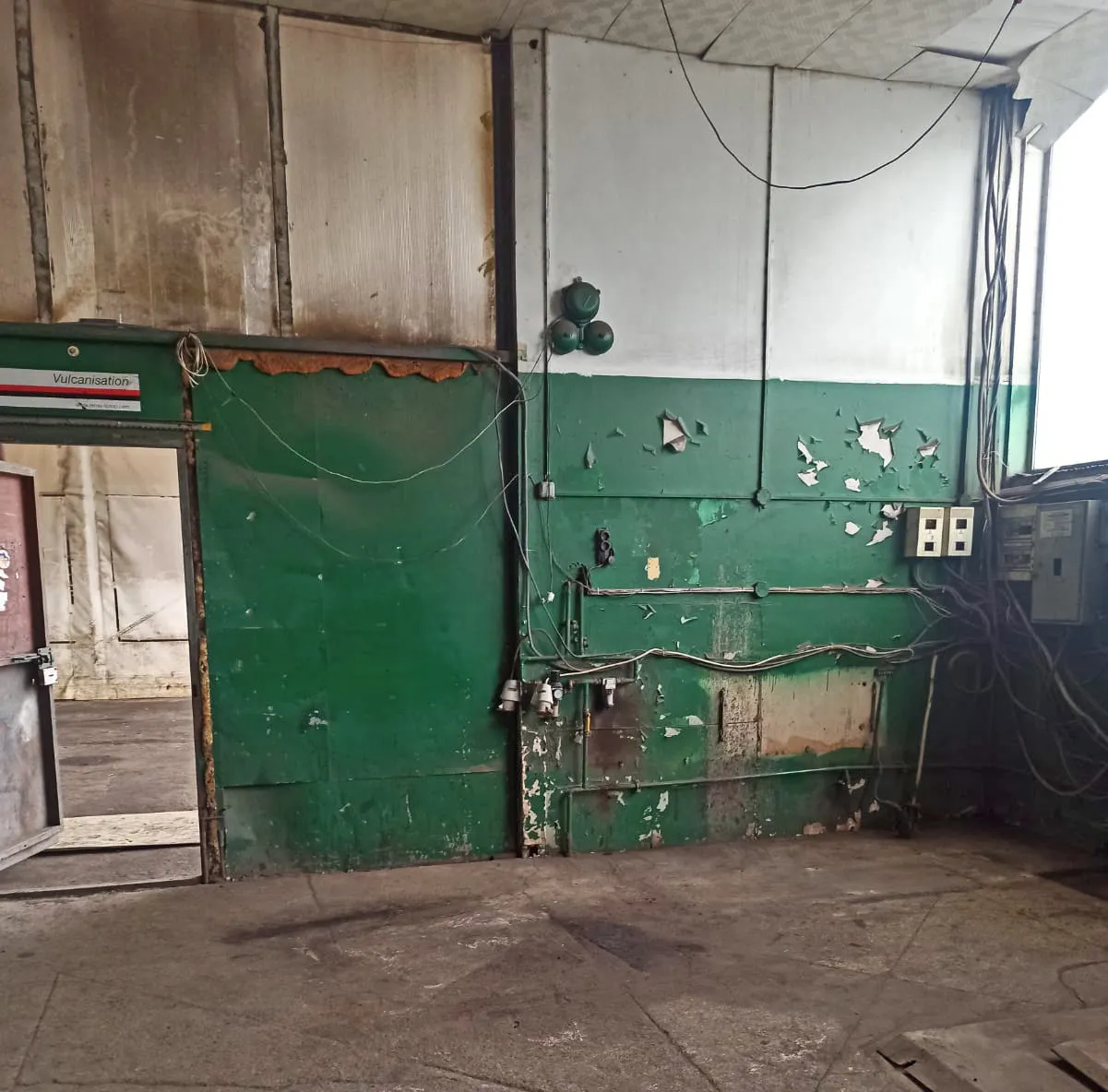 СТО Складський комплекс та вантажний шиномонтаж на в'їзді в Дніпро СТО Складський комплекс та вантажний шиномонтаж на в'їзді в Дніпро